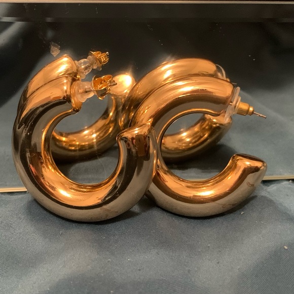 *BRAND NEW* “8 Other Reasons” 1.5” Thick Hoop Earrings - Picture 3 of 4